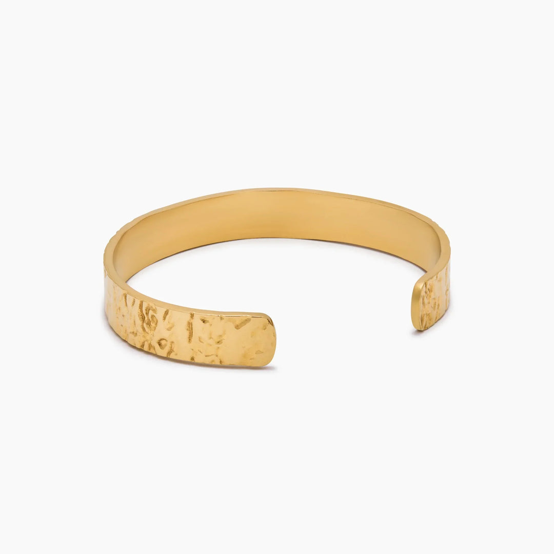 Pulsera de brazalete texturizado grueso