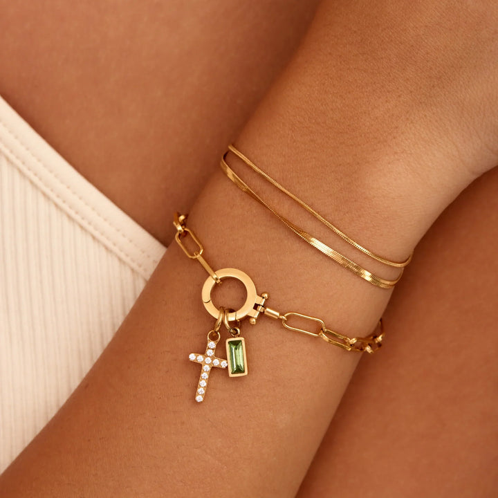 Pulsera con Charm de Cruz y Piedra de Nacimiento en Forma de Clip