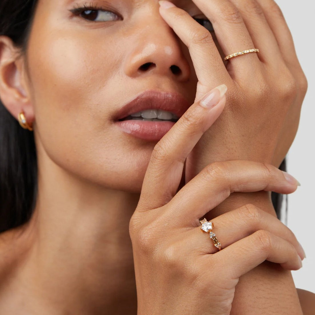 Anillo de Banda de Oro y Cristal Arquette