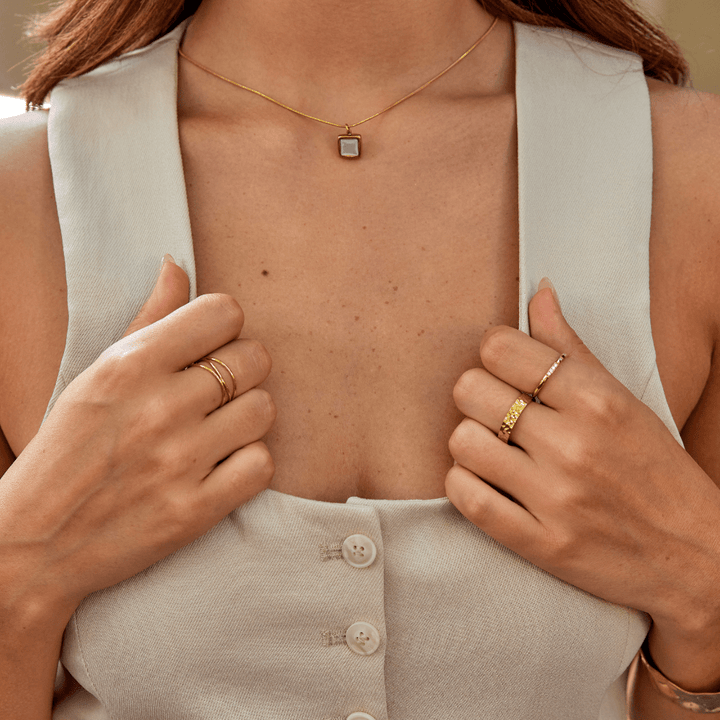 Anillo Dorado Martillado Dorcas