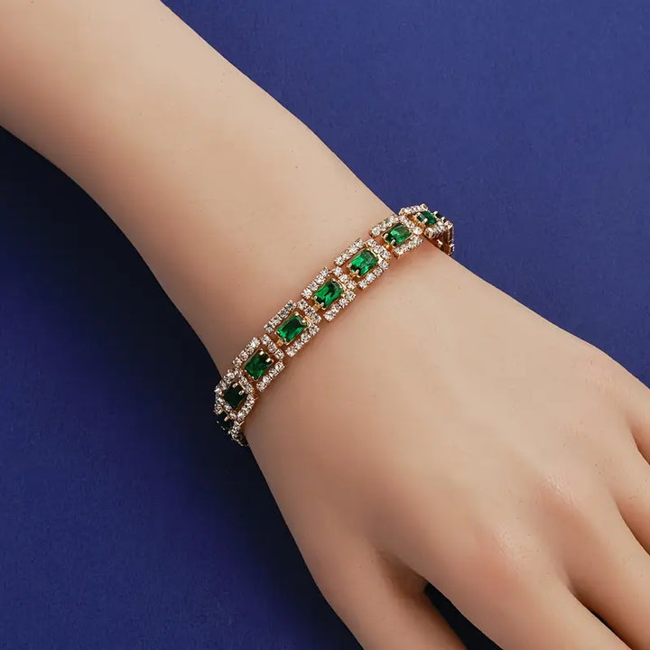Pulsera de Oro con Declaración en Verde Esmeralda