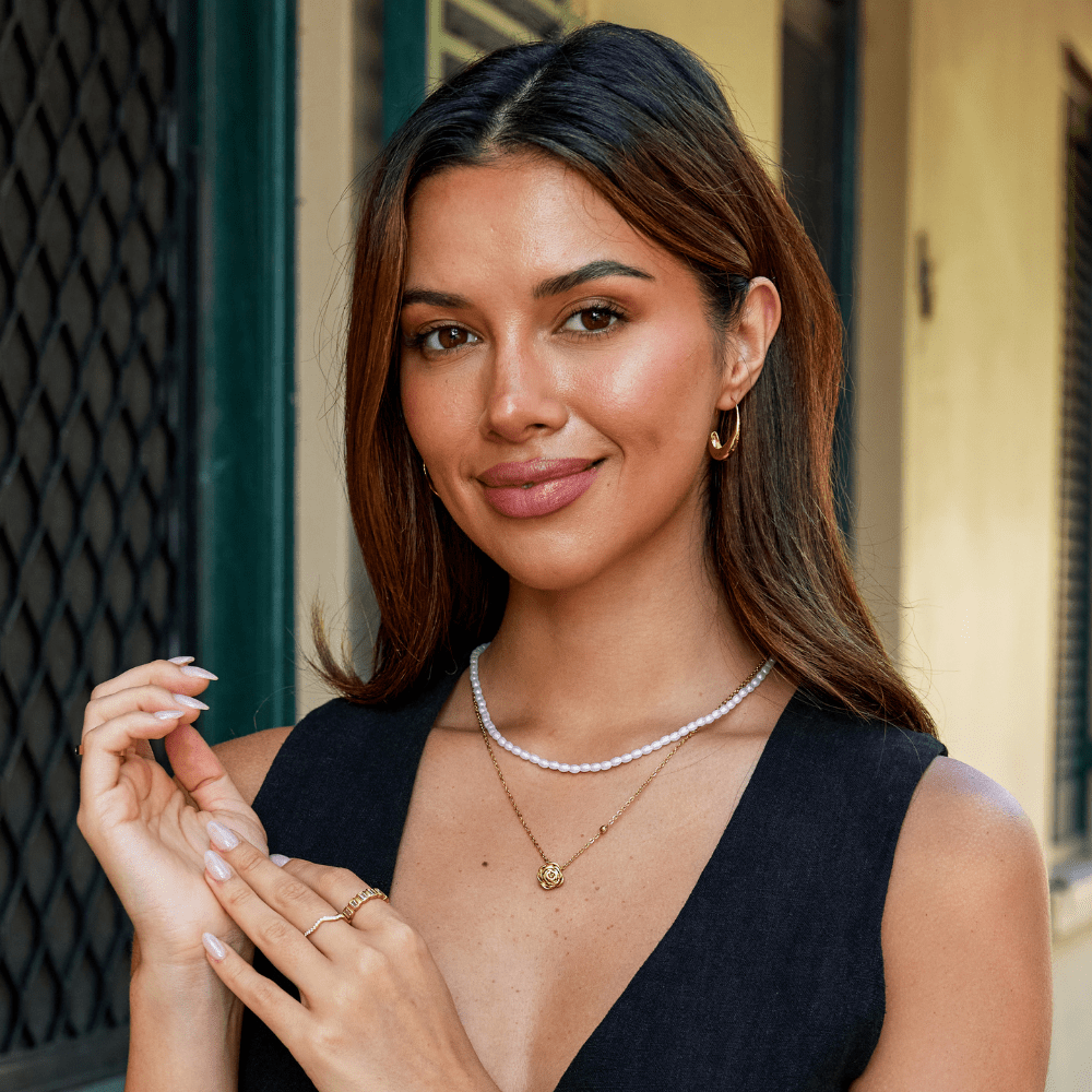 Collar con Colgante de Rosa Dorada