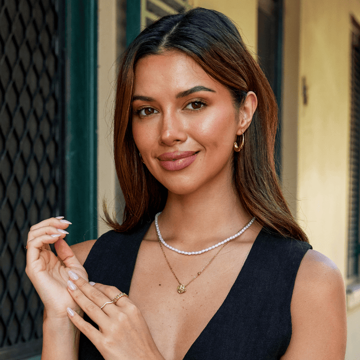 Collar con Colgante de Rosa Dorada