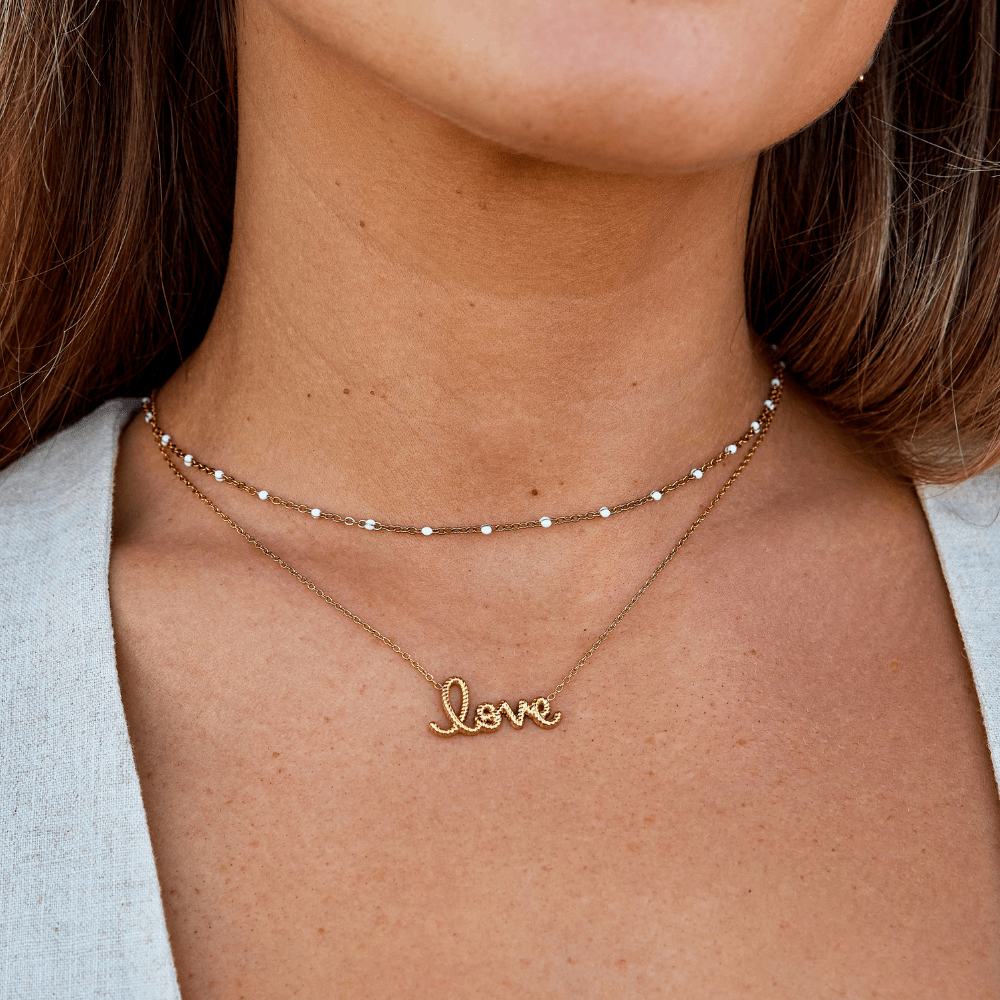 Collar con Colgante de "Amor"