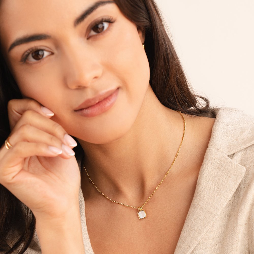 Collar de Colgante de Concha Blanca de Lucia