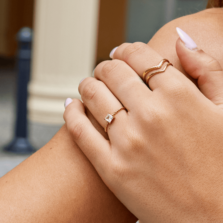 Anillo Torcido de Cristal Sofia