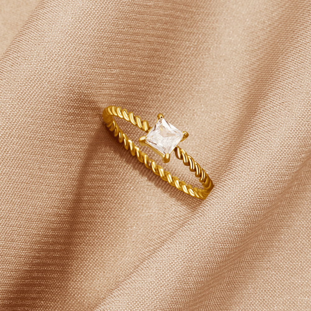 Anillo Torcido de Cristal Sofia