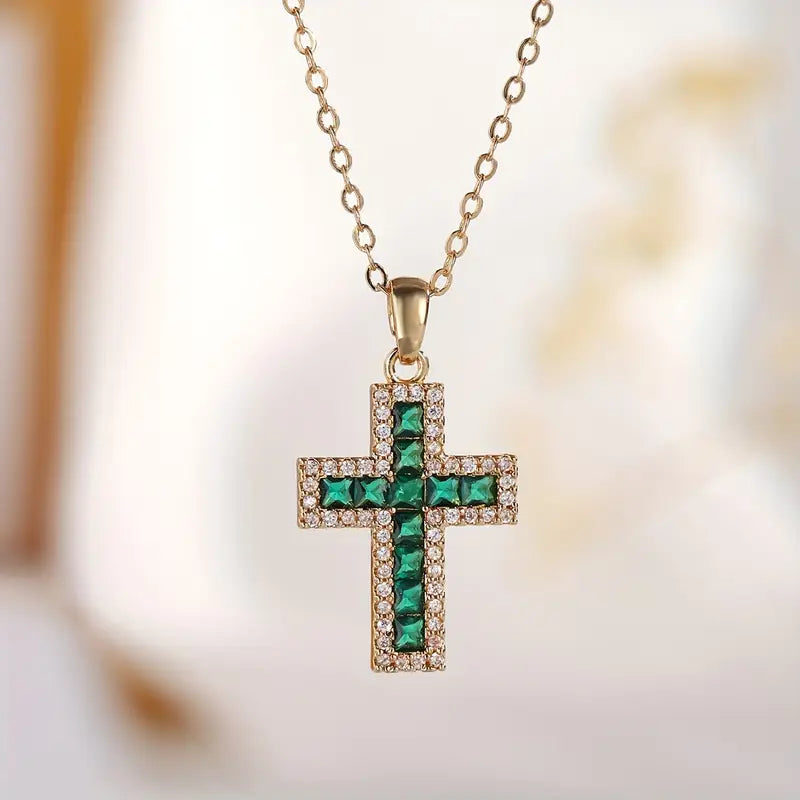 Collar de Oro con Colgante de Cruz de Esmeralda Solene