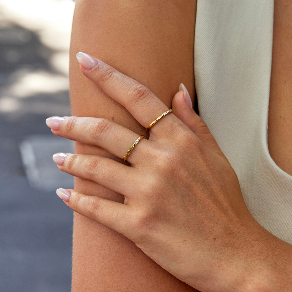 Anillo Apilable Astrid en Oro de 18K