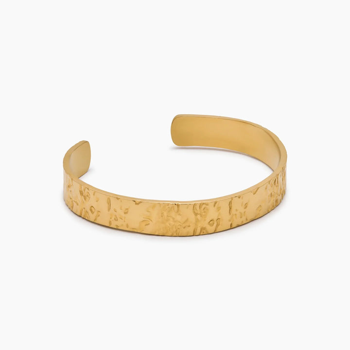 Pulsera de brazalete texturizado grueso