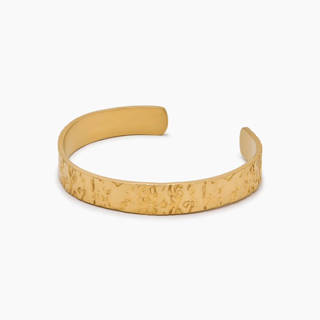 Pulsera de brazalete texturizado grueso