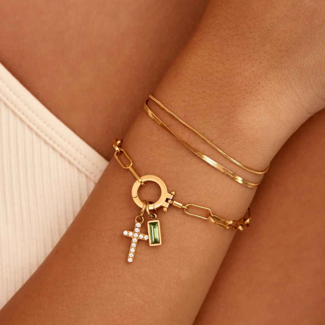 Pulsera con Charm de Cruz y Piedra de Nacimiento en Forma de Clip