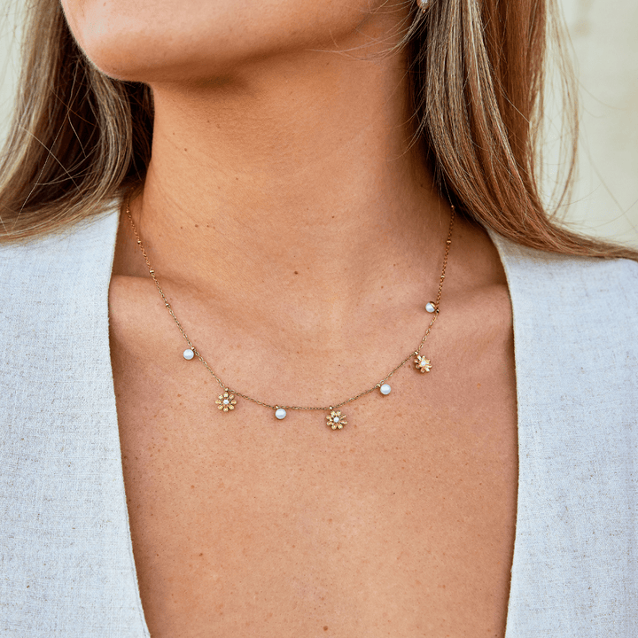 Collar de Flores de Otoño y Perlas