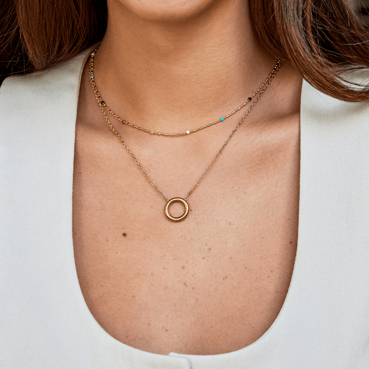 Collar con colgante en forma de círculo Avery