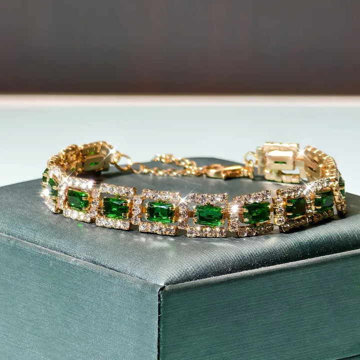 Pulsera de Oro con Declaración en Verde Esmeralda