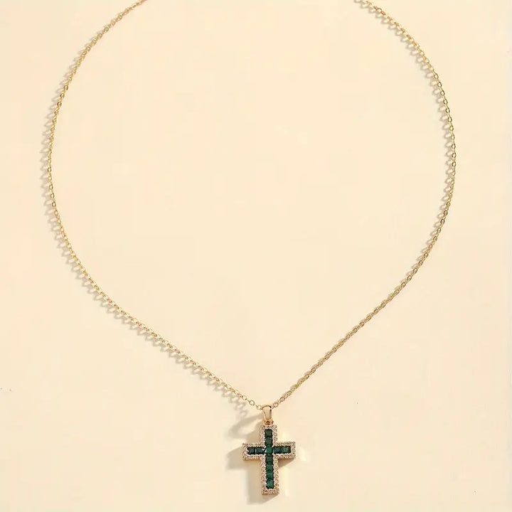 Collar de Oro con Colgante de Cruz de Esmeralda Solene