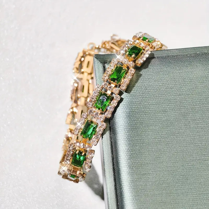Pulsera de Oro con Declaración en Verde Esmeralda