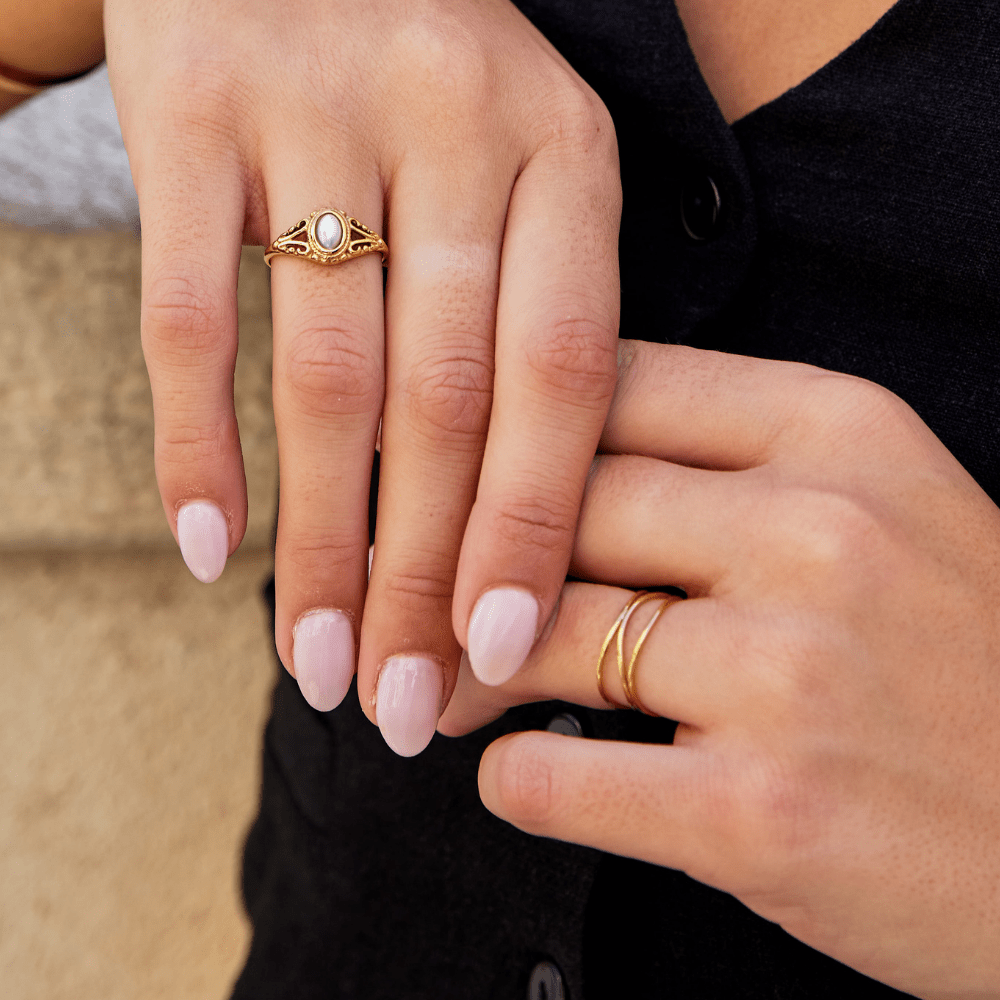 Anillo de Bucle Infinito de Oro