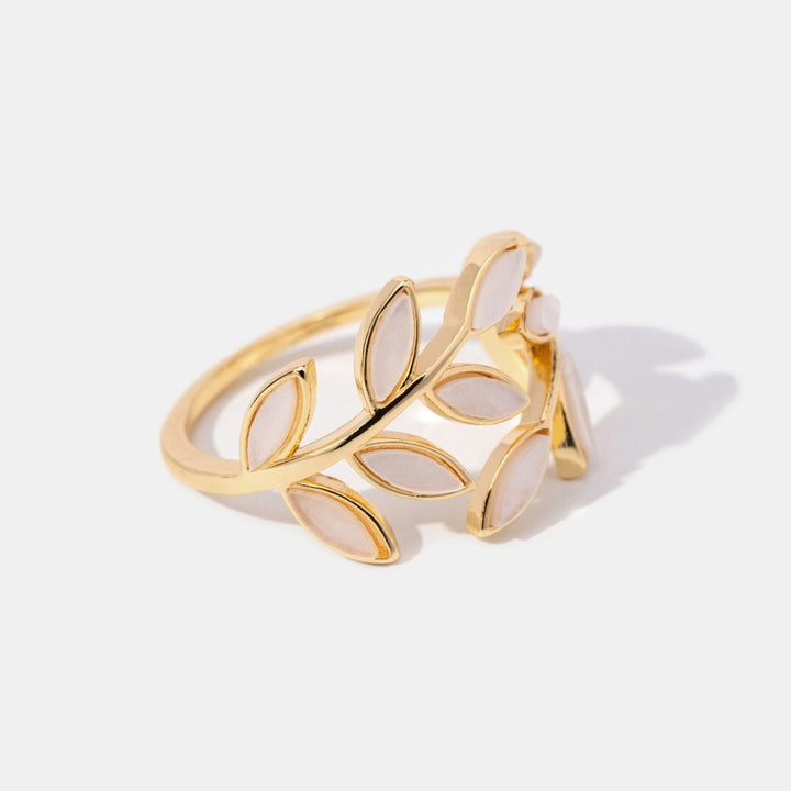 Anillo de Hoja de Oro Sereno