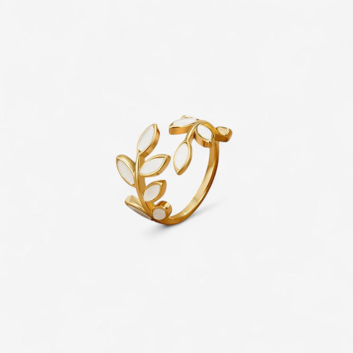 Anillo de Hoja de Oro Sereno