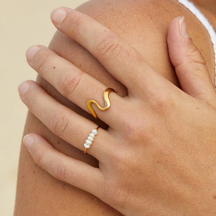 Anillo Onda Dorada