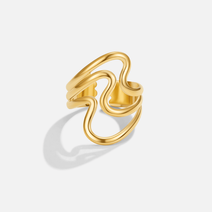 Anillo Envueltos en Olas Doradas
