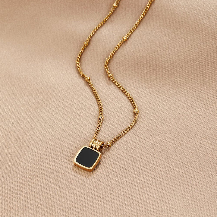 Collar Colgante Negro Lucia