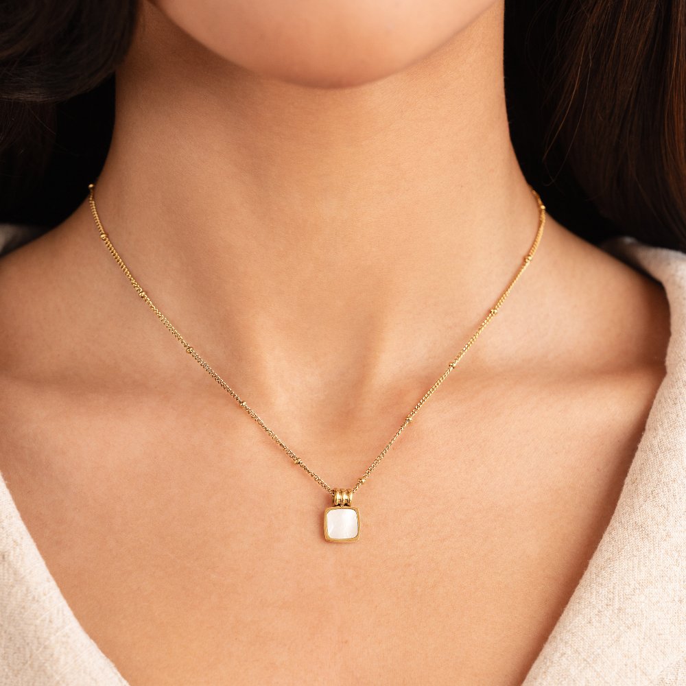 Collar de Colgante de Concha Blanca de Lucia