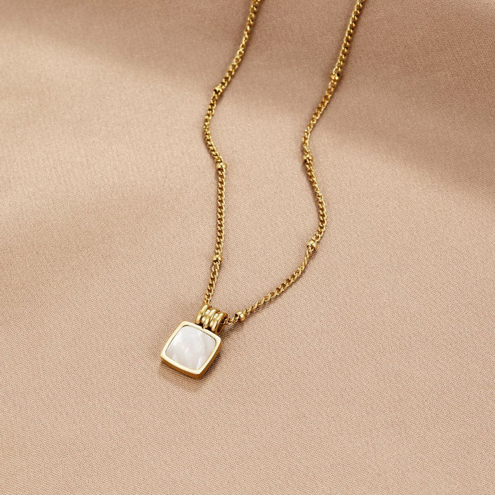 Collar de Colgante de Concha Blanca de Lucia
