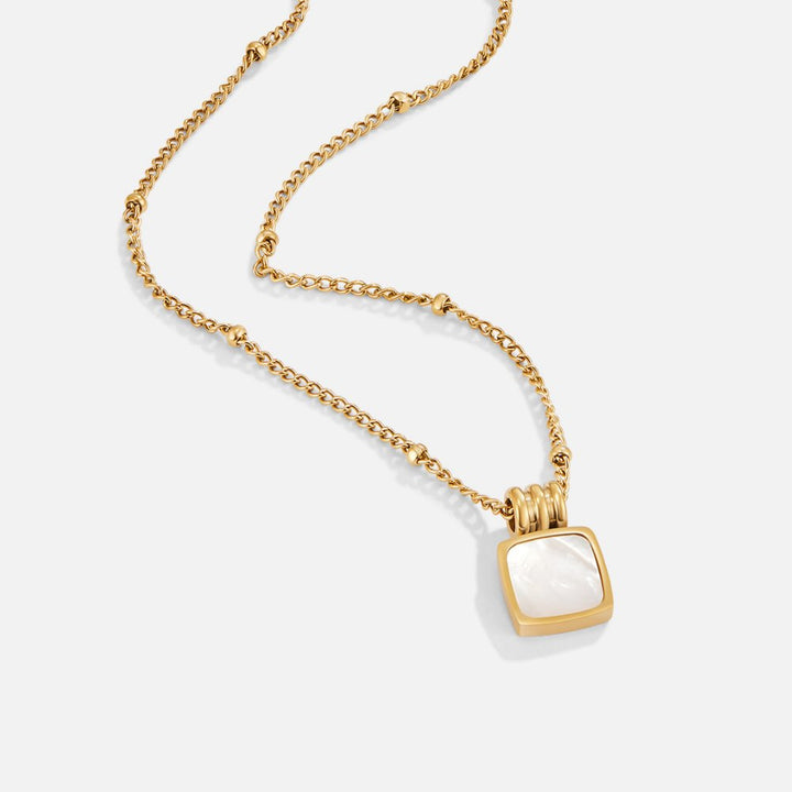 Collar de Colgante de Concha Blanca de Lucia